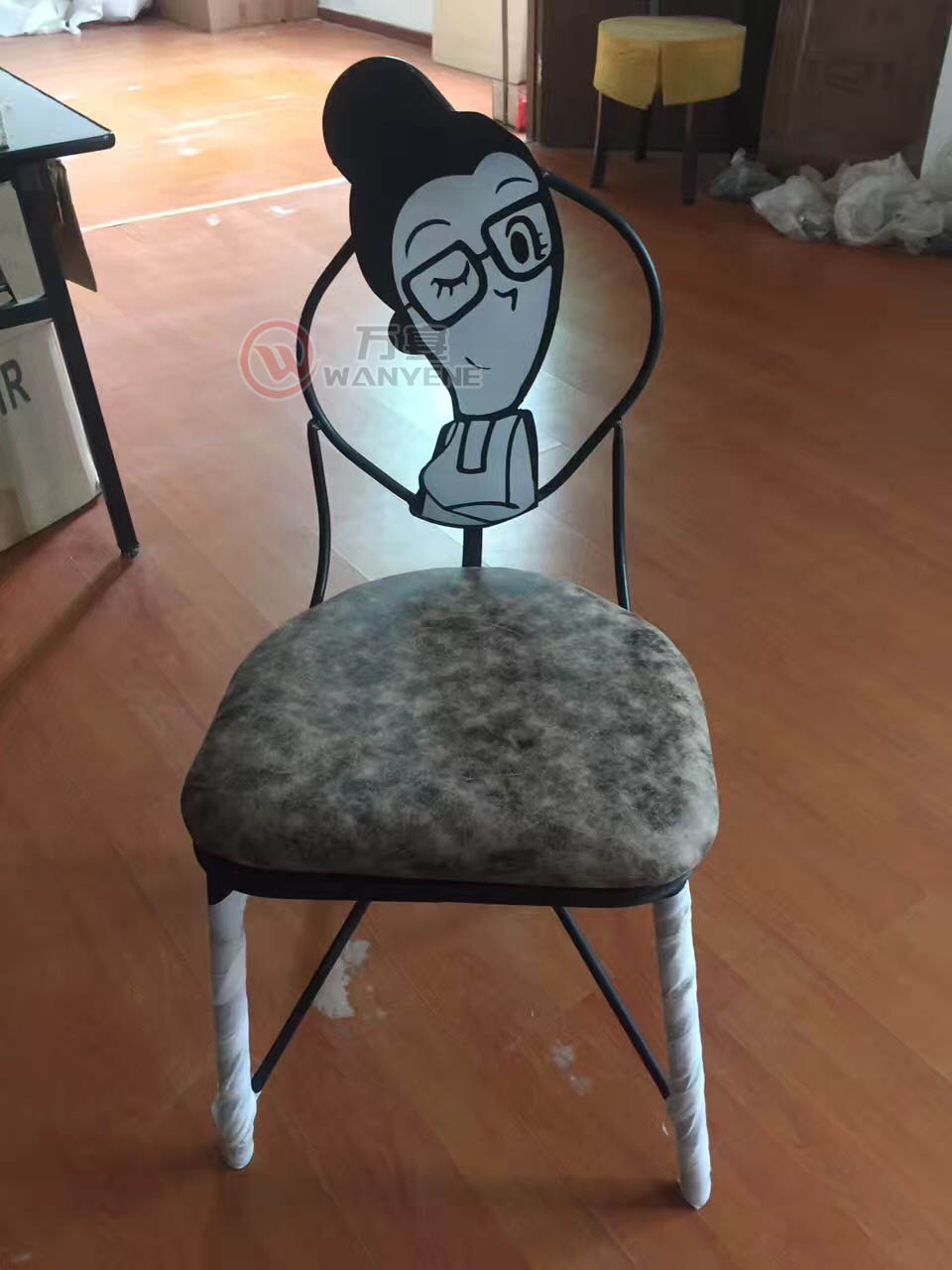 姑奶奶铁艺餐椅 普通椅子 皮料软包铁艺椅子